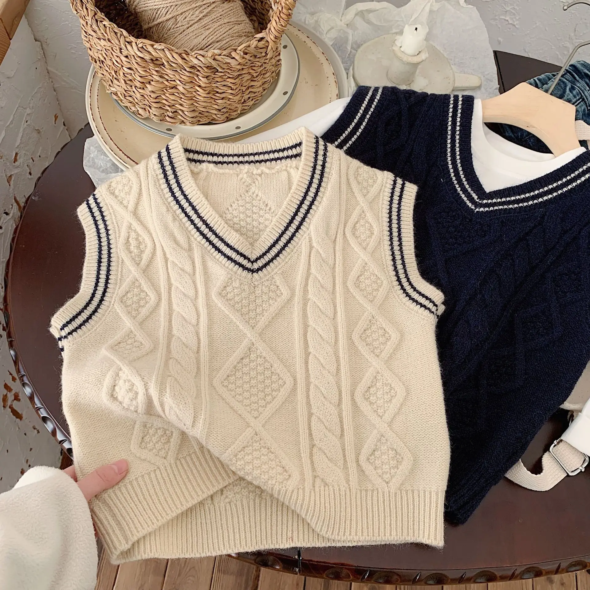 Winter Clothing Activities For Toddlers - Детский жилет, Осенняя детская одежда, жилет